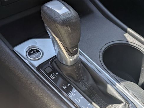 Used 2025 Nissan Altima 2.5 SV image 17