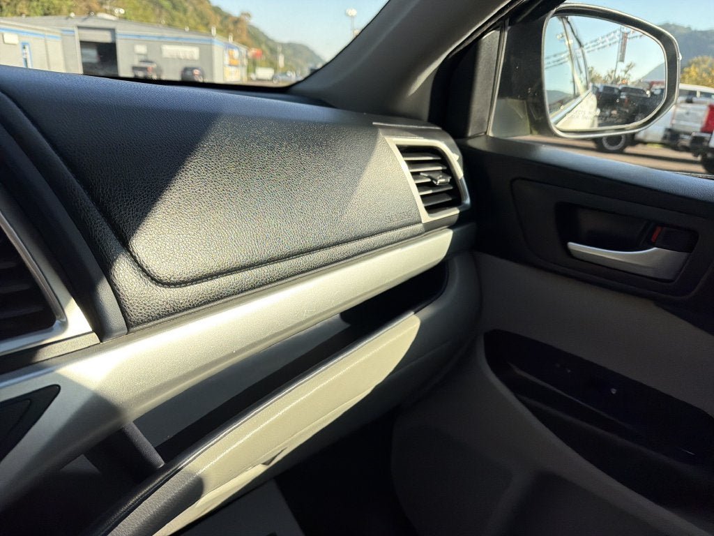 Used 2016 Toyota Highlander XLE AWD/4WD image 24