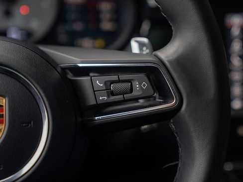 Certified 2023 Porsche Macan S image 8