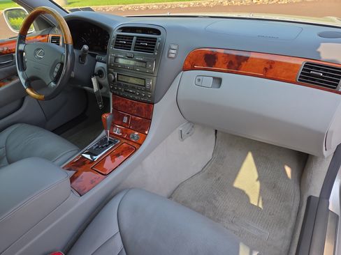Used 2005 Lexus LS 430 RWD image 18