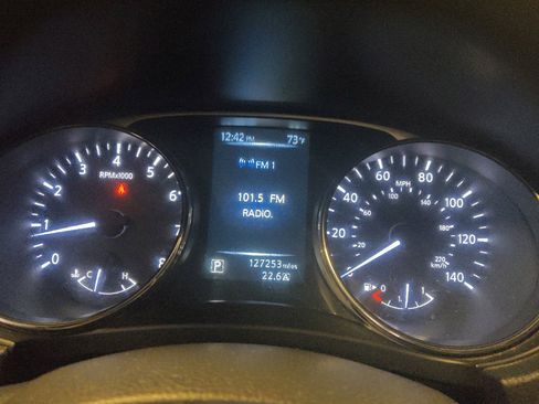 Used 2016 Nissan Rogue S FWD image 23