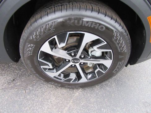 Used 2025 Kia Sportage EX image 18