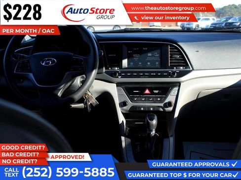 Used 2017 Hyundai Elantra SE image 11