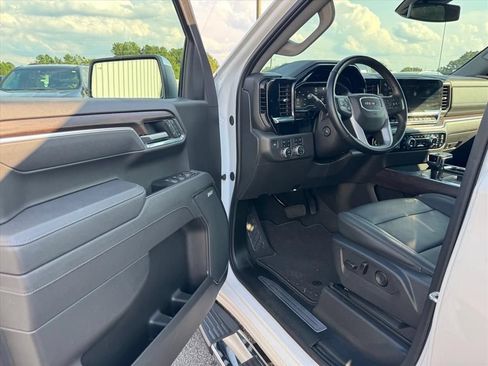 Used 2025 GMC Sierra 1500 SLT w/ SLT Premium Plus Package AWD/4WD image 14