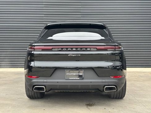 Certified 2025 Porsche Cayenne Coupe image 6