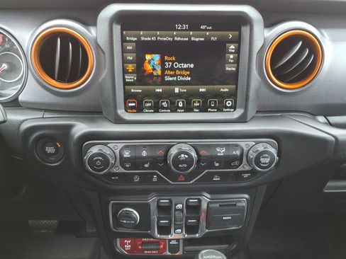 Used 2021 Jeep Gladiator Mojave w/ Uconnect 4C Nav & Sound Group AWD/4WD image 16