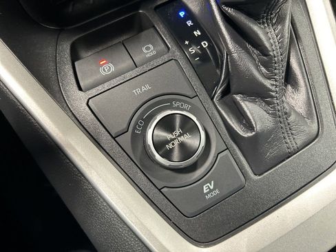 Used 2020 Toyota RAV4 XLE w/ Convenience Package AWD/4WD image 24