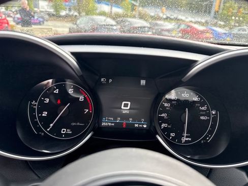 Used 2023 Alfa Romeo Giulia Estrema image 24