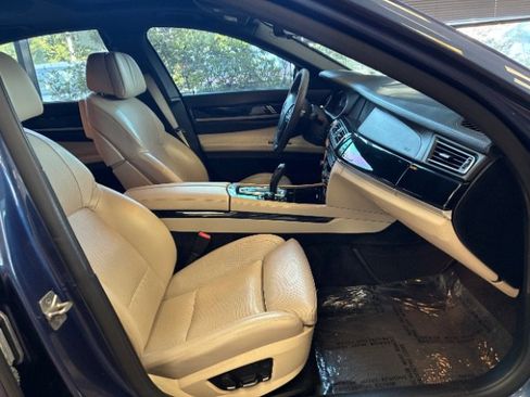 Used 2011 BMW ALPINA B7 xDrive w/ Rear Entertainment Pkg AWD/4WD image 33