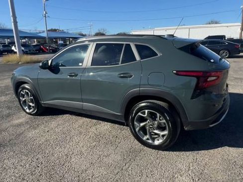 Certified 2025 Chevrolet Trax LT image 6