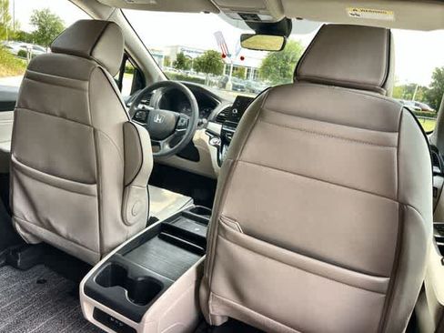 Used 2025 Honda Odyssey Touring image 13