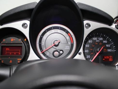 Used 2016 Nissan 370Z w/ Sport Package image 18