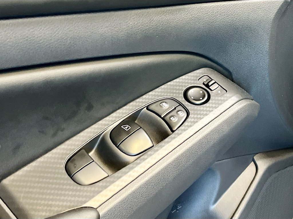 Used 2025 Nissan Altima 2.5 S FWD image 17