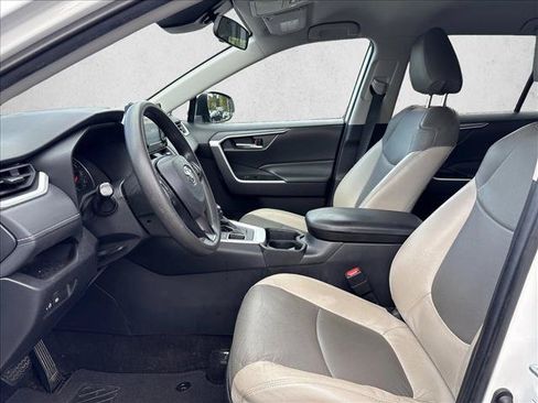 Used 2021 Toyota RAV4 XLE AWD/4WD image 10