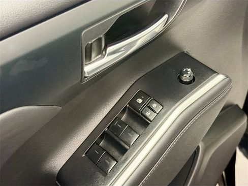 Used 2023 Toyota Highlander L image 16