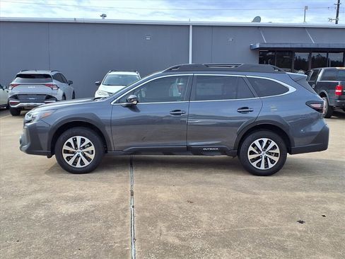 Used 2023 Subaru Outback Premium image 26