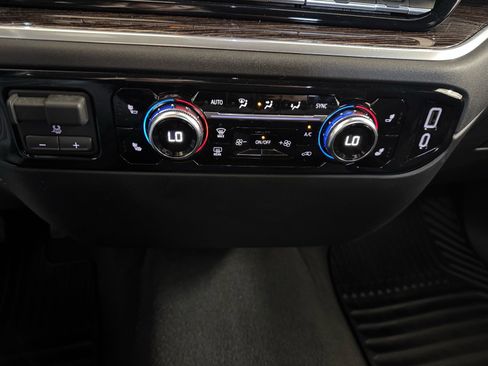Used 2025 GMC Sierra 2500 SLE w/ SLE Value Package; AWD/4WD image 22