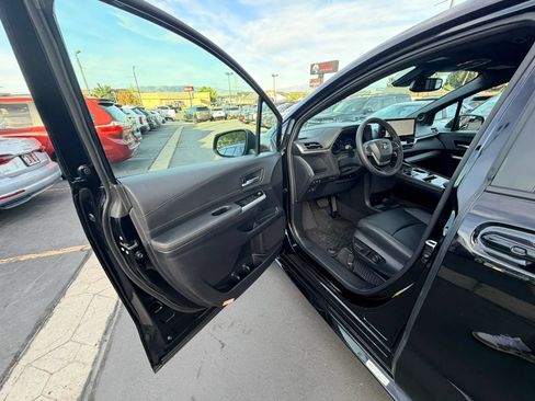 Used 2026 Toyota Sienna XLE Woodland Edition AWD/4WD image 10