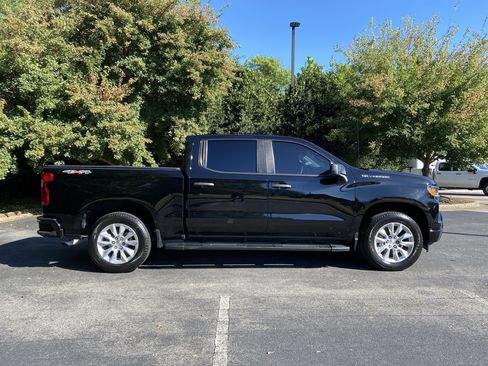 Used 2022 Chevrolet Silverado 1500 Custom AWD/4WD image 10