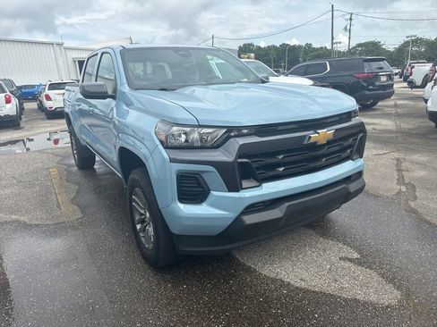 Used 2025 Chevrolet Colorado LT RWD image 1