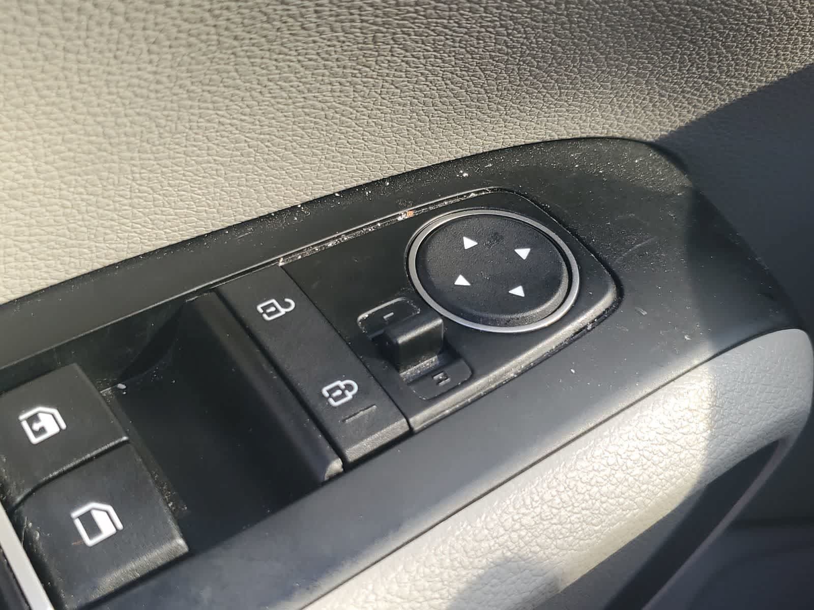 Used 2025 Kia Soul LX w/ LX Technology Package FWD image 25