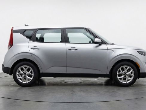 Used 2025 Kia Soul LX w/ LX Technology Package FWD image 11