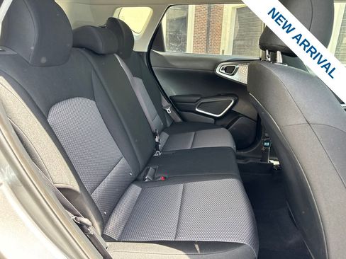Used 2025 Kia Soul LX w/ LX Technology Package FWD image 11