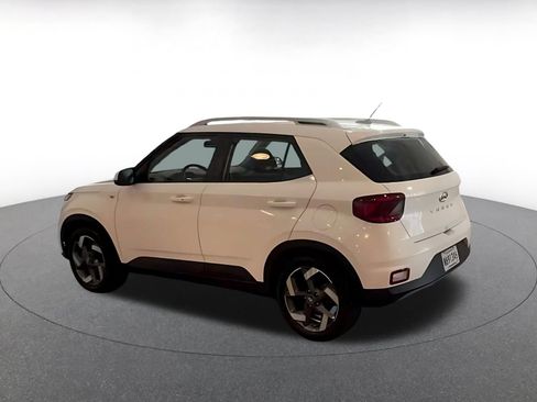 Used 2026 Hyundai Venue SEL FWD image 8