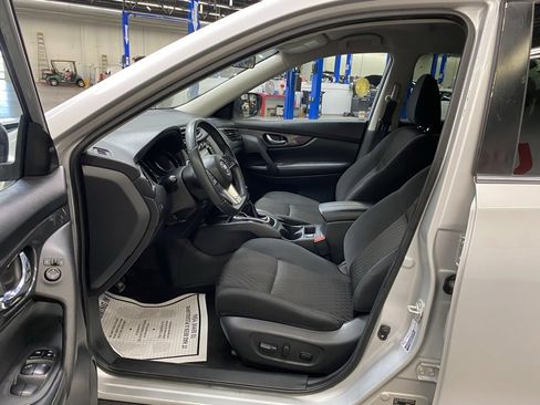 Used 2018 Nissan Rogue SV image 21