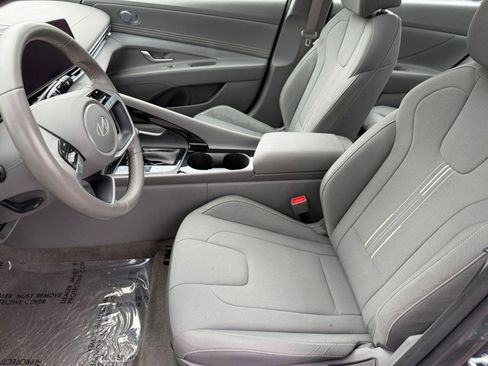 Used 2025 Hyundai Elantra SEL FWD image 5