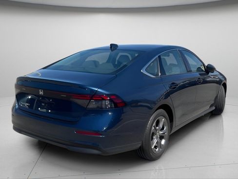 Used 2024 Honda Accord EX image 6
