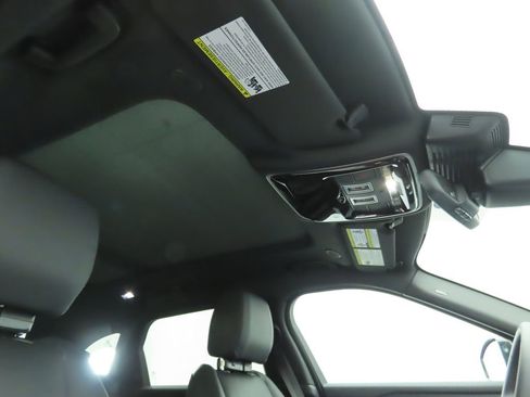 Used 2025 Land Rover Range Rover Velar Dynamic SE AWD/4WD image 18