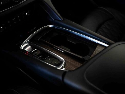 Used 2023 Buick Enclave Avenir image 27