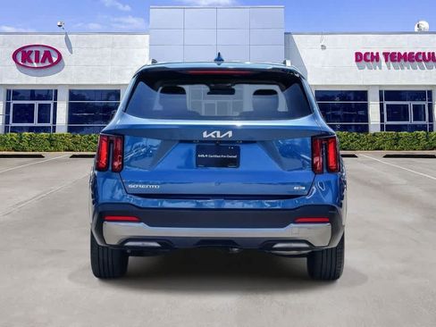 Certified 2025 Kia Sorento EX FWD image 5