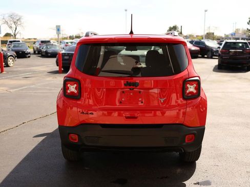 Used 2023 Jeep Renegade Latitude AWD/4WD image 6