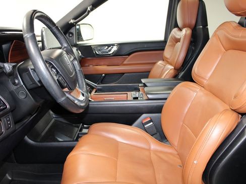 Used 2018 Lincoln Navigator L Reserve w/ Technology Package image 19