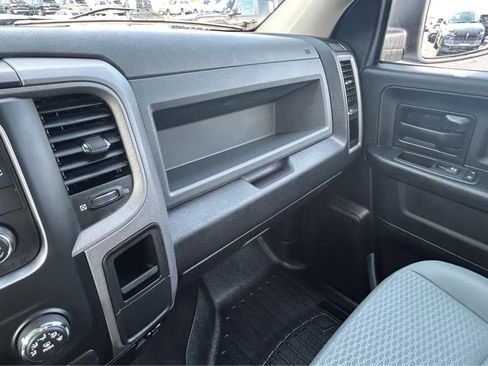 Used 2017 RAM 1500 Express RWD image 32
