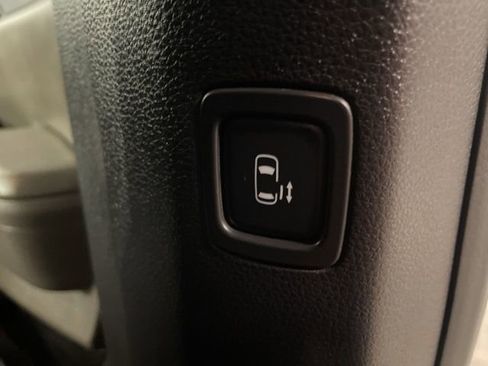 Used 2025 Kia Carnival LXS image 59