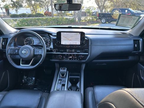 Used 2024 Nissan Pathfinder SL image 15