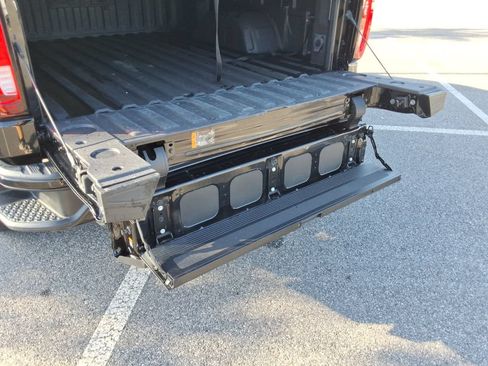 Certified 2022 GMC Sierra 1500 AT4 w/ AT4 Premium Package AWD/4WD image 17