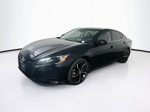Used 2023 Nissan Altima 2.5 SR FWD image 3