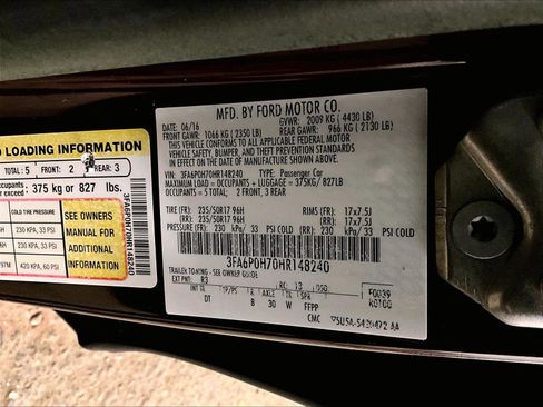 Used 2017 Ford Fusion SE image 32