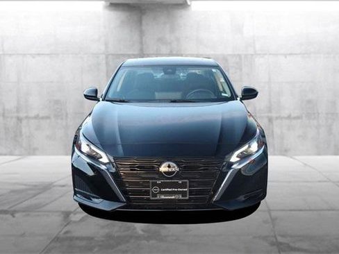 Used 2024 Nissan Altima 2.5 SV w/ SV Premium Package image 4