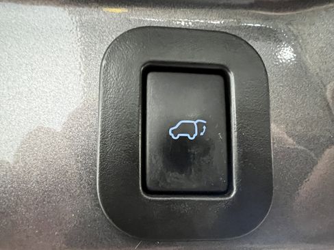 Used 2019 Toyota Sienna XLE image 18
