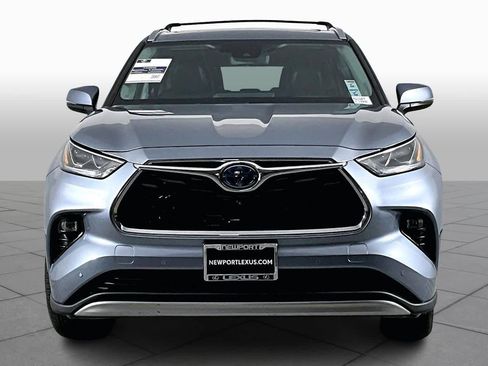 Used 2021 Toyota Highlander Platinum image 3