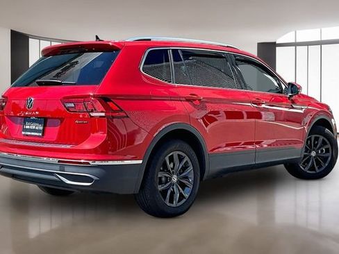 Used 2024 Volkswagen Tiguan SE w/ Panoramic Sunroof Package AWD/4WD image 5