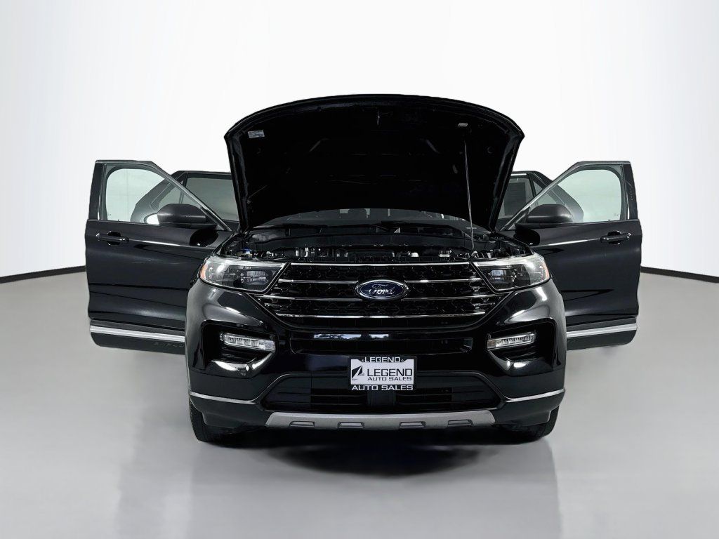 Used 2020 Ford Explorer XLT w/ Equipment Group 202A AWD/4WD image 16