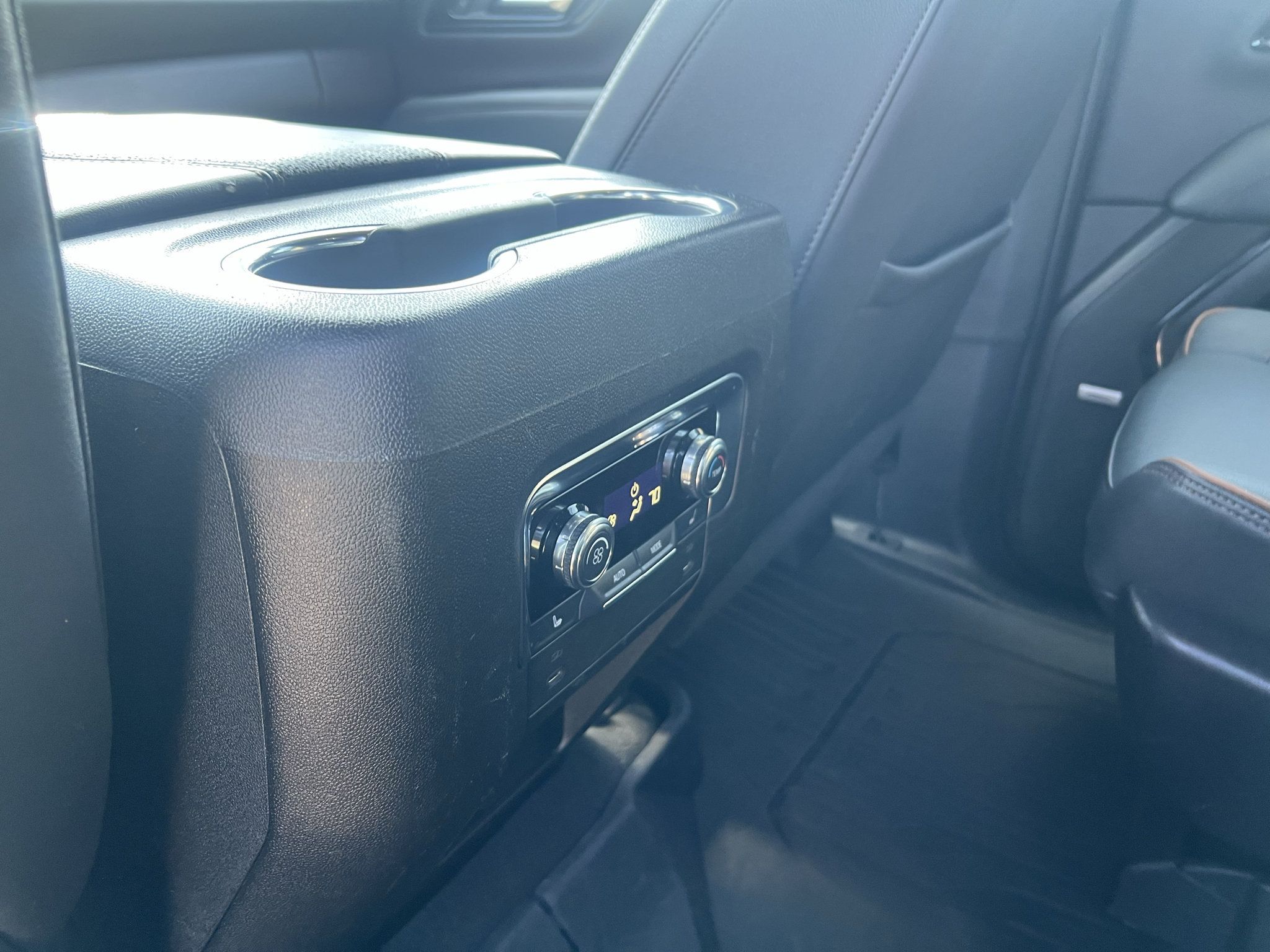 Used 2025 GMC Yukon AT4 w/ LPO, Get Active Package AWD/4WD image 18
