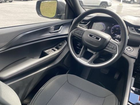 New 2025 Jeep Grand Cherokee Laredo X w/ Luxury Tech Group I image 33