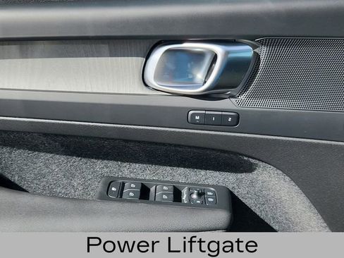 Certified 2025 Volvo XC40 B5 Core w/ Climate Package image 7